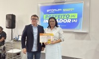 Prefeita Adelma recebe prêmio de Inovadora 2025 pela entrega de tablets